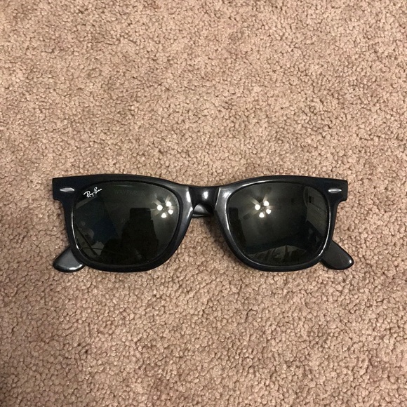 RayBan Wayfarer Sunglasses - Picture 1 of 2